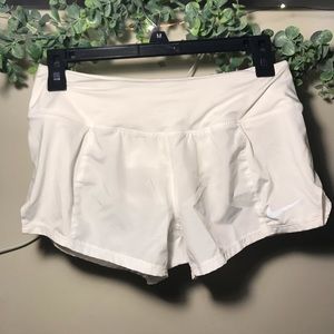 2.5” White Nike Athletic Shorts Size S